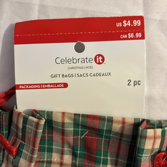 6 Bags - Celebrate It! 9” x 6.5” Plaid Gift Bags (2 per pack) NWT - Picture 5 of 10